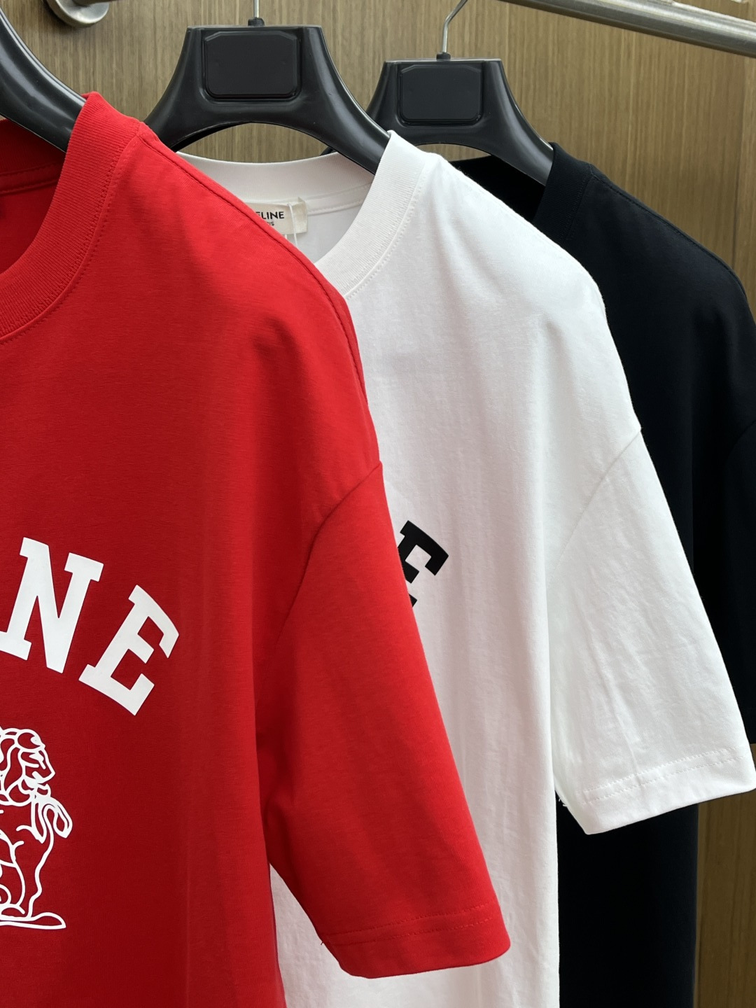 早春 CELINE 🔥🔥春夏新款简约字母印花短袖 双纱纯棉面料 多元化搭配 是眼下时尚前沿的创新趋势 复