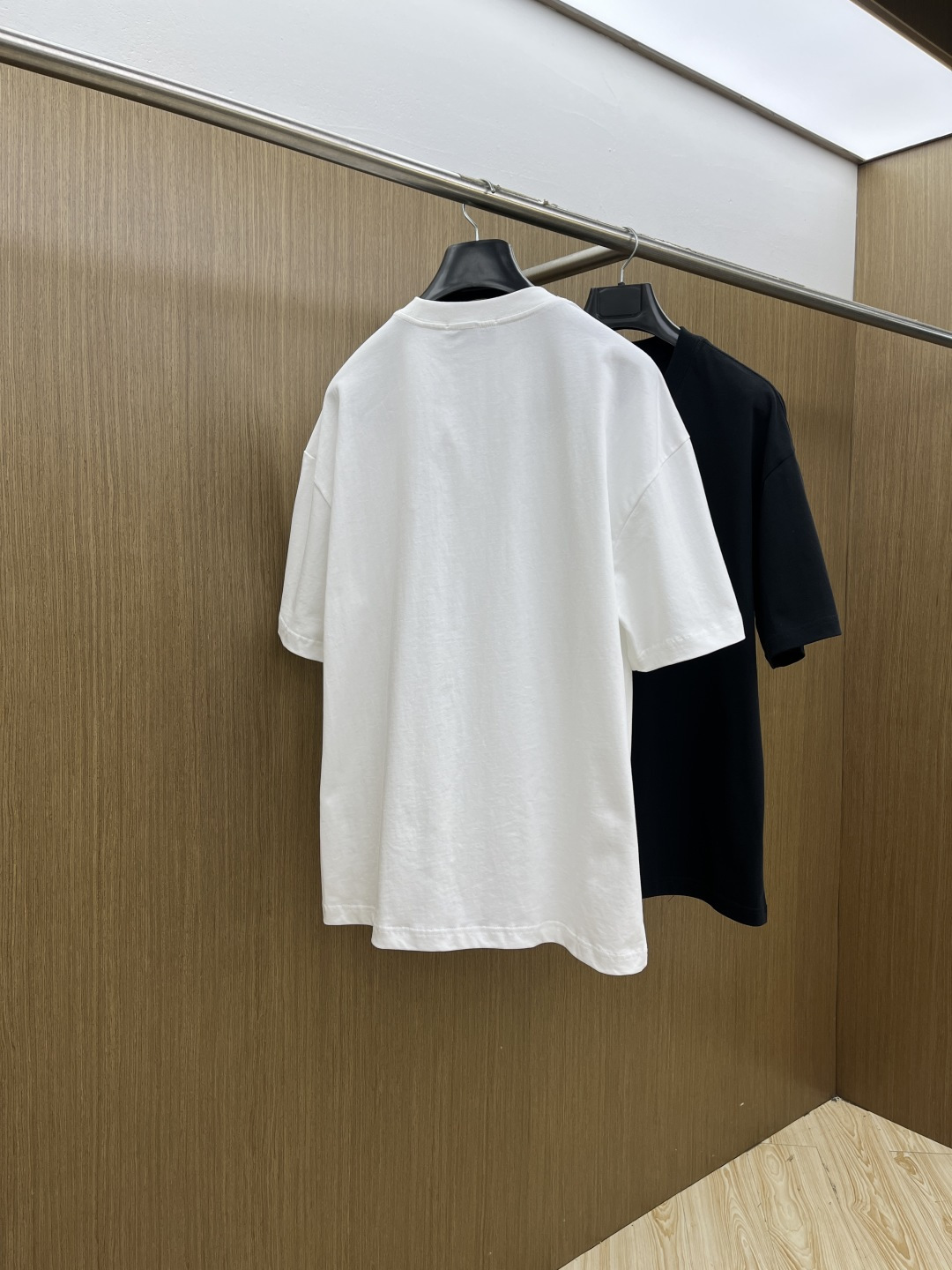 早春 Gvc 🔥🔥春夏新款简约字母印花短袖 双纱纯棉面料 多元化搭配 是眼下时尚前沿的创新趋势 复古与现