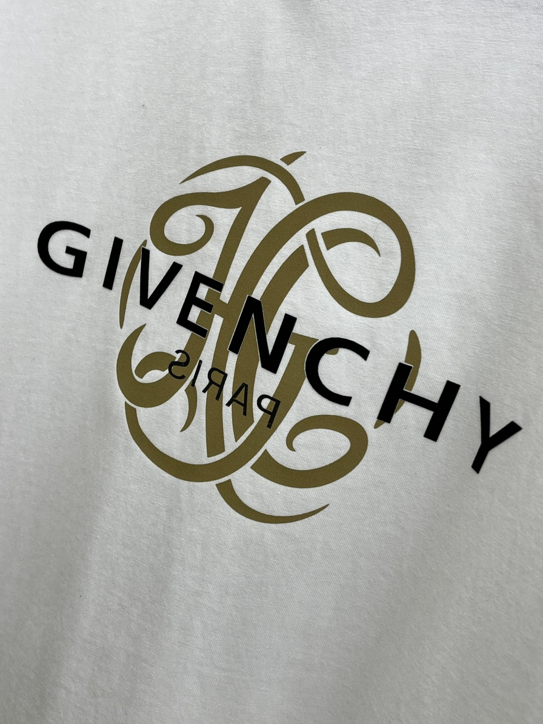 早春 Gvc 🔥🔥春夏新款简约字母印花短袖 双纱纯棉面料 多元化搭配 是眼下时尚前沿的创新趋势 复古与现