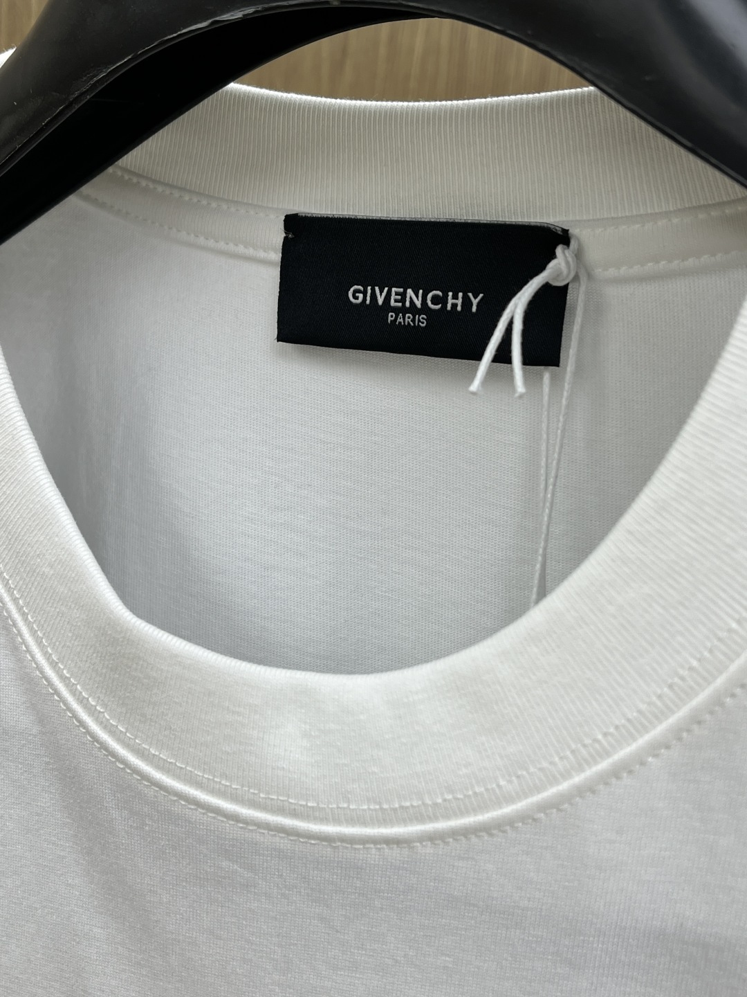 早春 Gvc 🔥🔥春夏新款简约字母印花短袖 双纱纯棉面料 多元化搭配 是眼下时尚前沿的创新趋势 复古与现