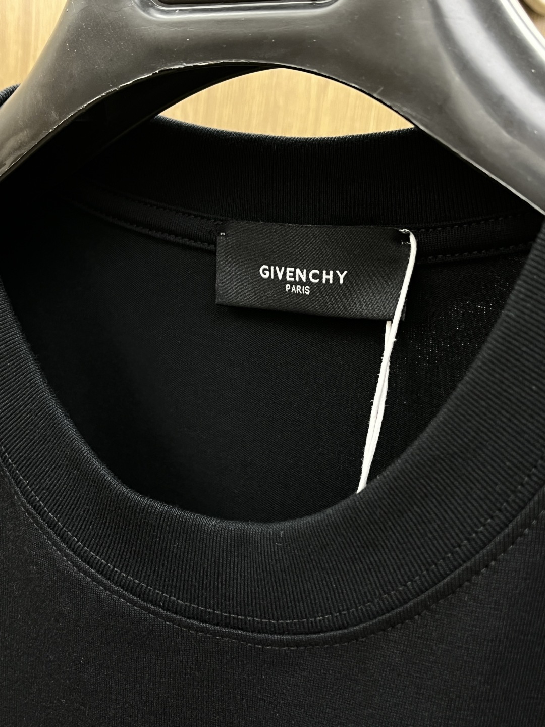 早春 GVC 🔥🔥春夏新款简约字母印花短袖 双纱纯棉面料 多元化搭配 是眼下时尚前沿的创新趋势 复古与现