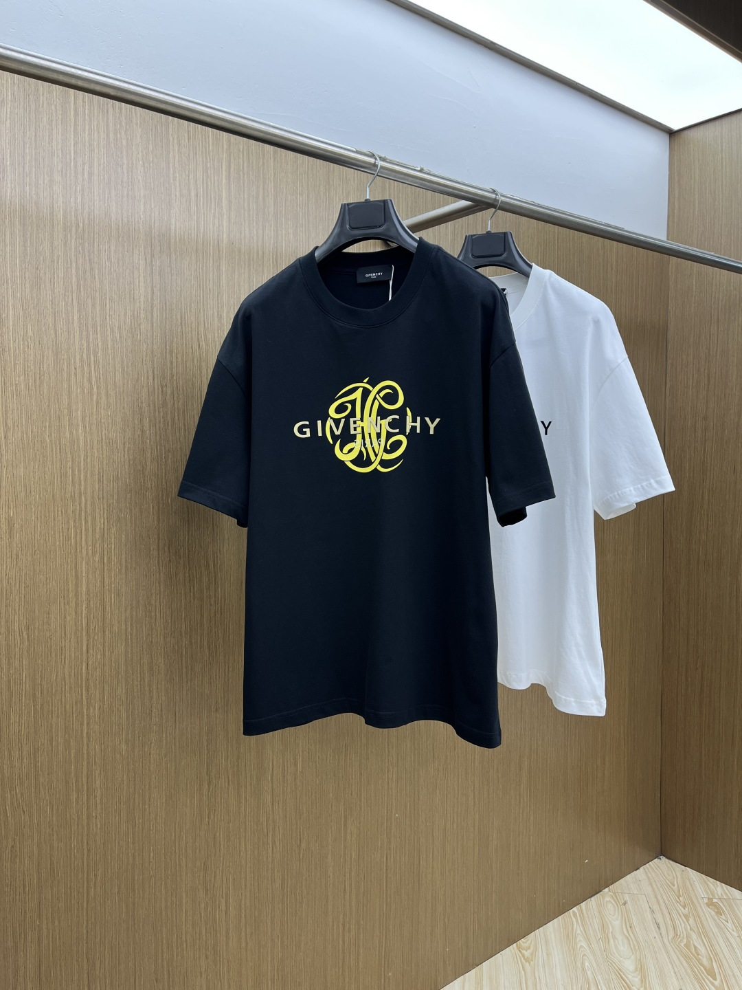 早春 GVC 🔥🔥春夏新款简约字母印花短袖 双纱纯棉面料 多元化搭配 是眼下时尚前沿的创新趋势 复古与现