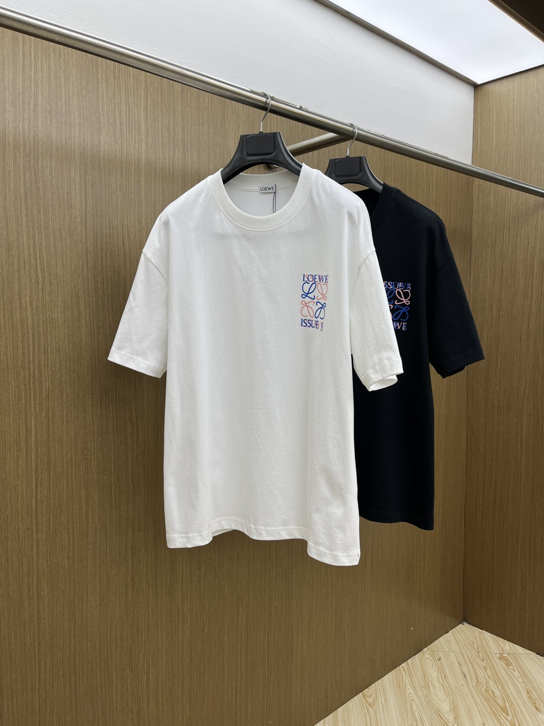 早春 Loe 🔥🔥春夏新款简约字母印花短袖 双纱纯棉面料 多元化搭配 是眼下时尚前沿的创新趋势 复古与现
