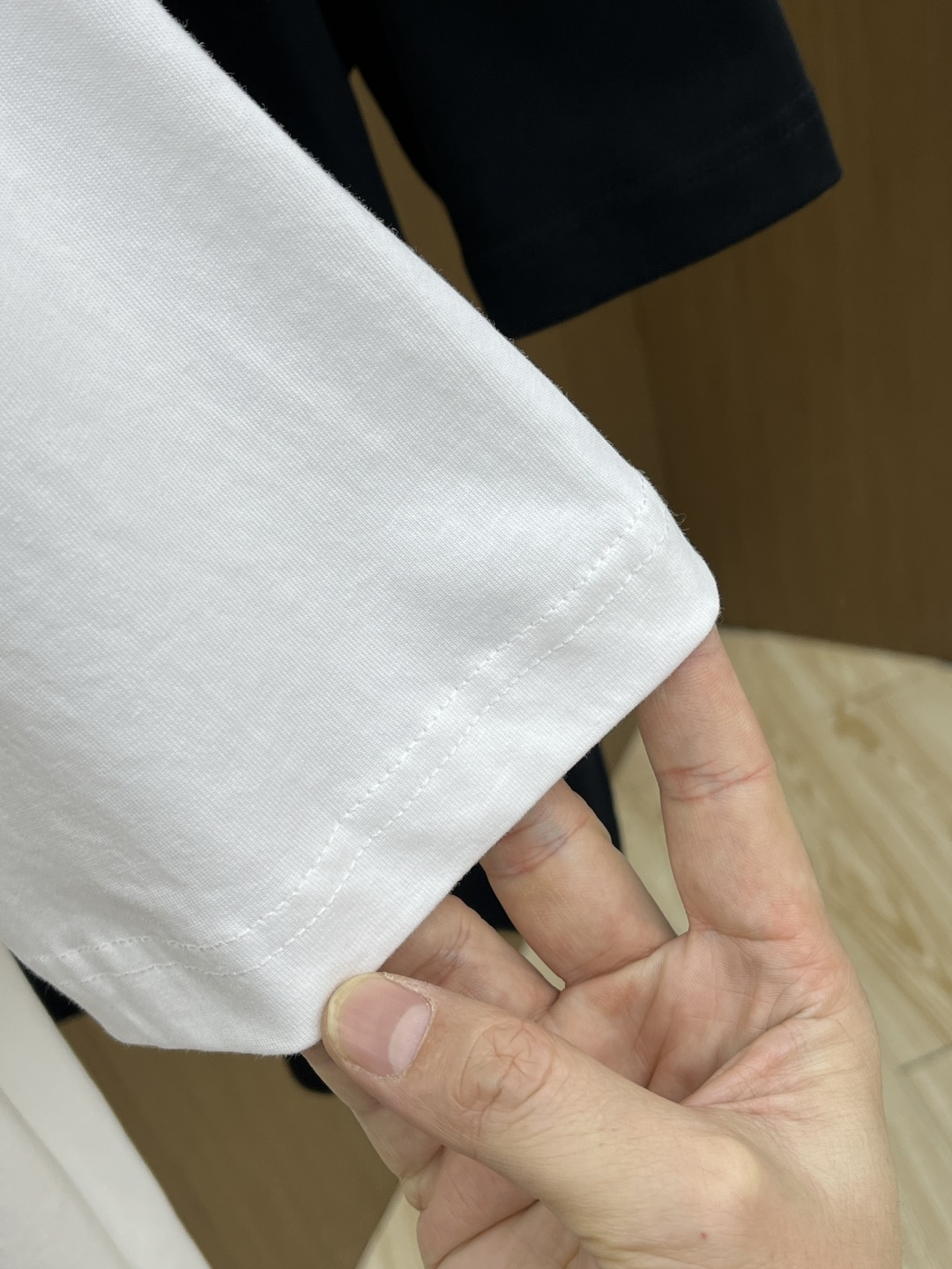 早春 LV 🔥🔥春夏新款简约字母印花短袖 双纱纯棉面料 多元化搭配 是眼下时尚前沿的创新趋势 复古与现代