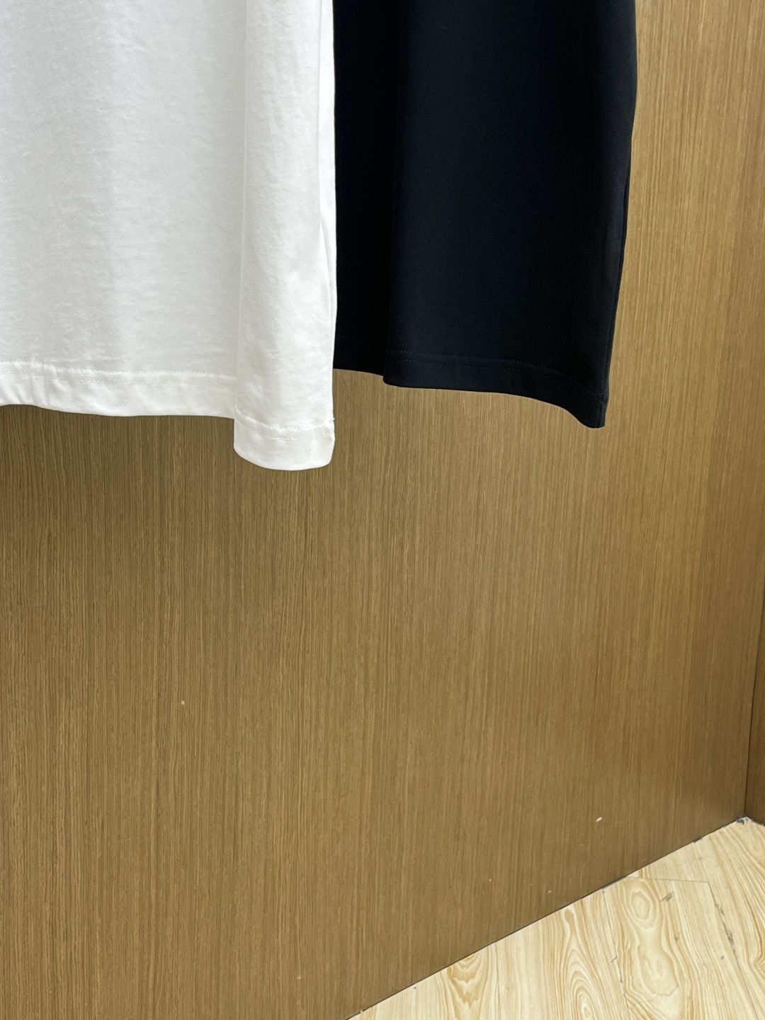 早春 LV 🔥🔥春夏新款简约字母印花短袖 双纱纯棉面料 多元化搭配 是眼下时尚前沿的创新趋势 复古与现代