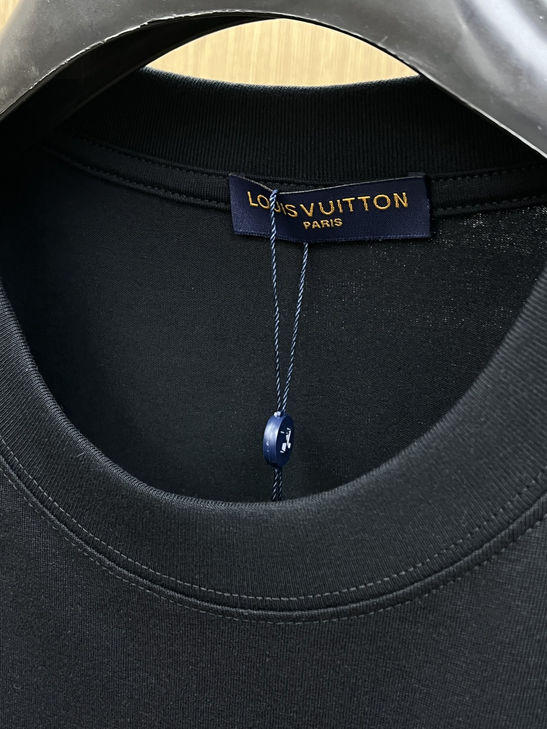 早春 LV 🔥🔥春夏新款简约字母印花短袖 双纱纯棉面料 多元化搭配 是眼下时尚前沿的创新趋势 复古与现代