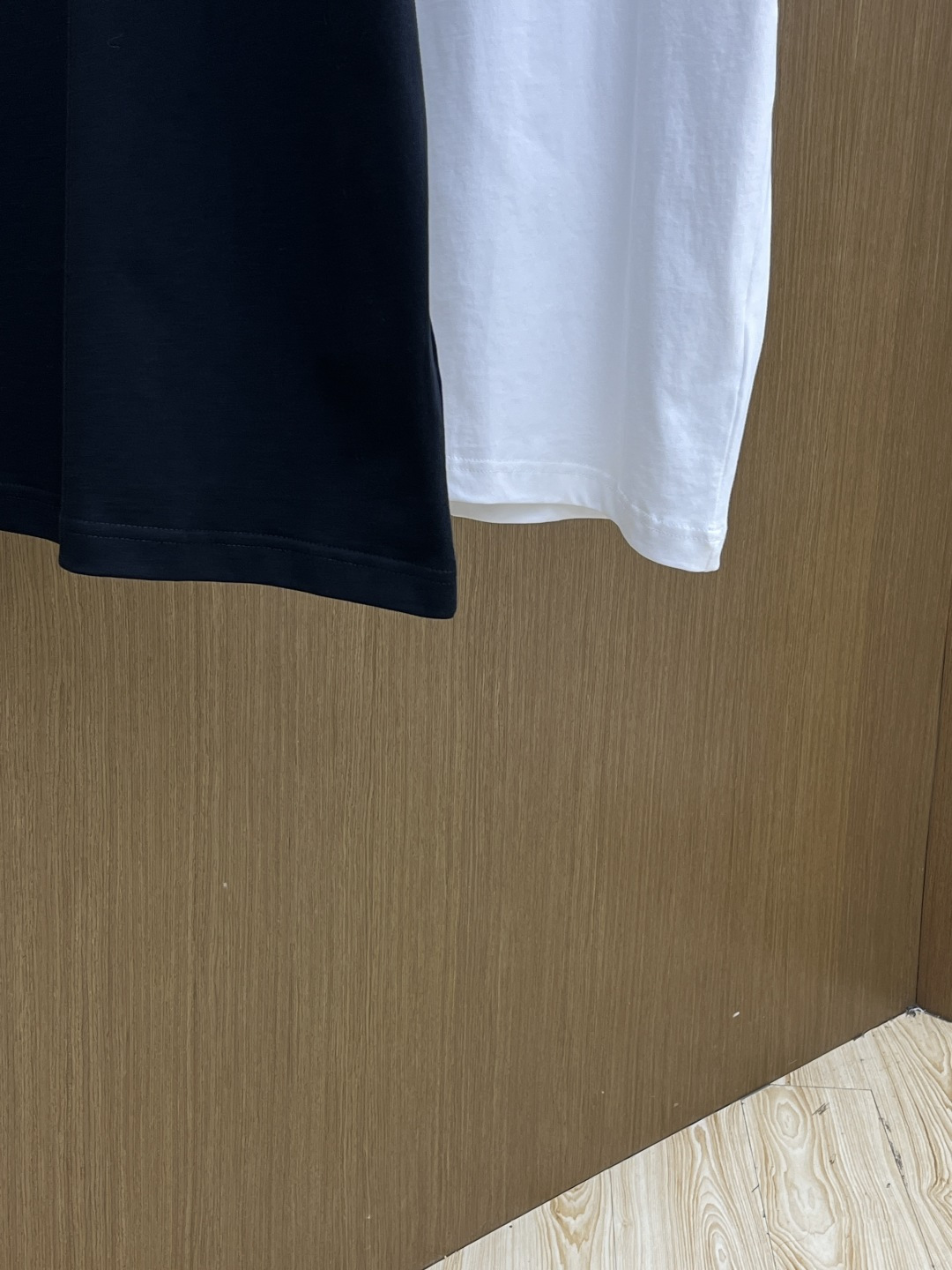 早春 LV 🔥🔥春夏新款简约字母印花短袖 双纱纯棉面料 多元化搭配 是眼下时尚前沿的创新趋势 复古与现代