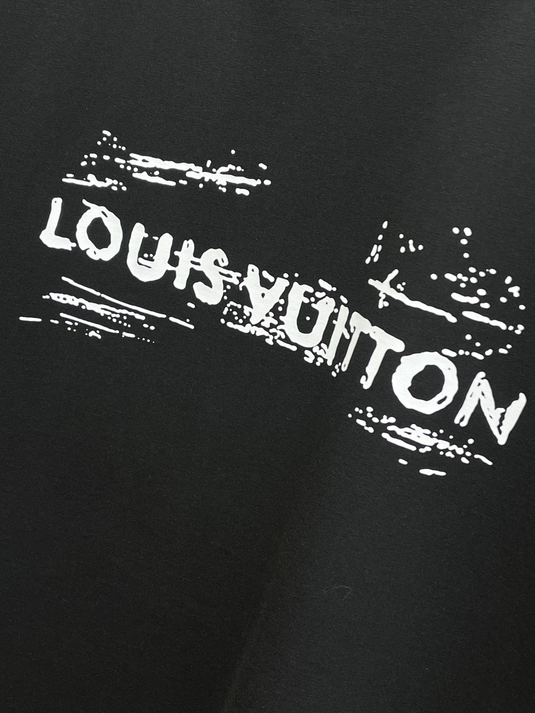 早春 LV 🔥🔥春夏新款简约字母印花短袖 双纱纯棉面料 多元化搭配 是眼下时尚前沿的创新趋势 复古与现代