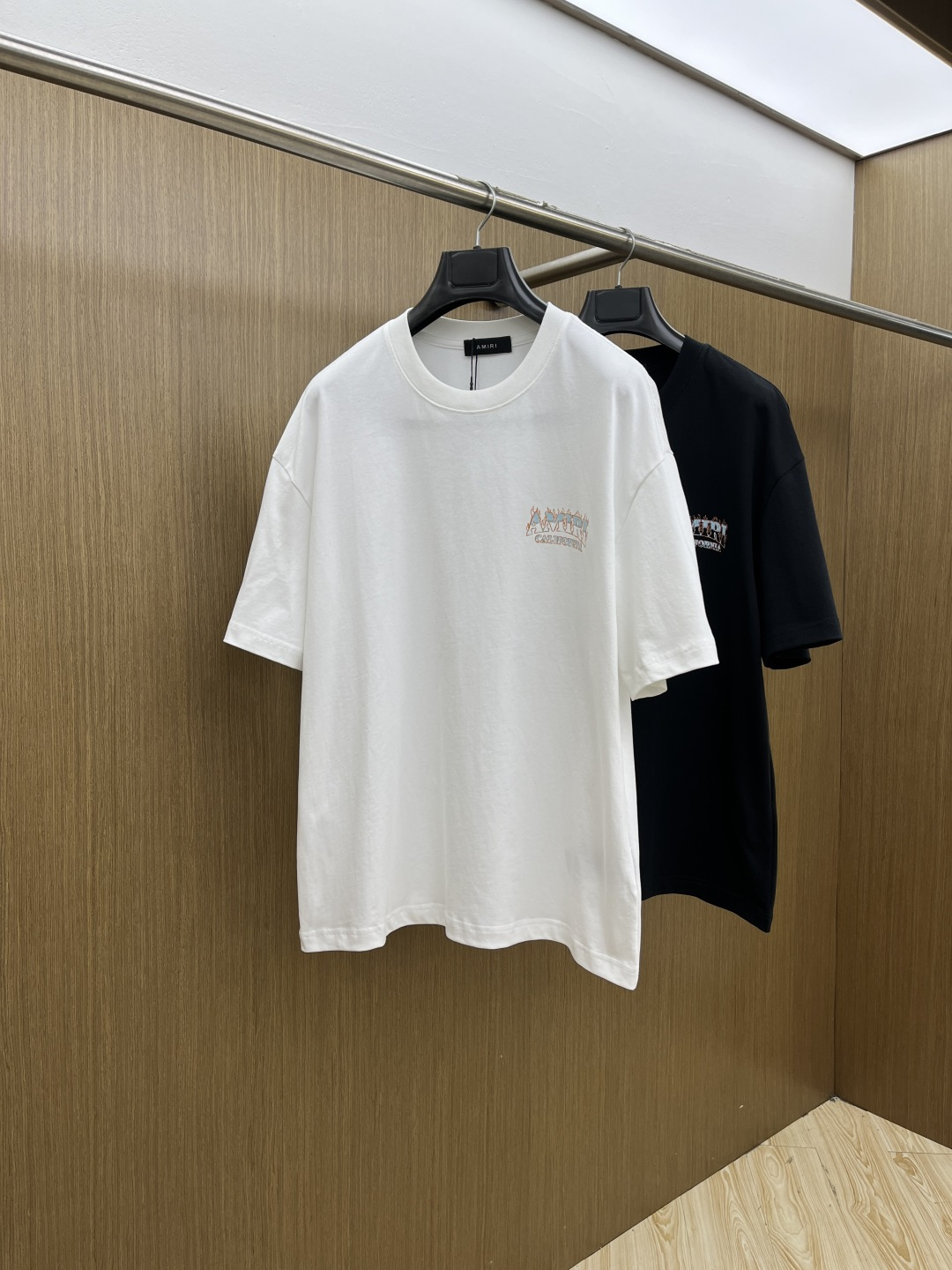 早春 AMIRI 🔥🔥春夏新款简约字母印花短袖 双纱纯棉面料 多元化搭配 是眼下时尚前沿的创新趋势 复古