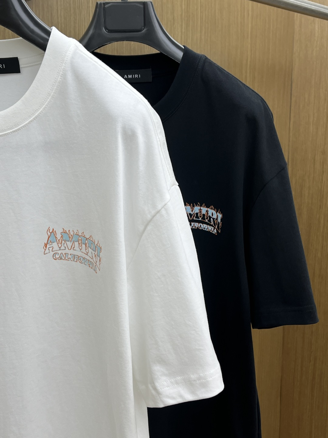 早春 AMIRI 🔥🔥春夏新款简约字母印花短袖 双纱纯棉面料 多元化搭配 是眼下时尚前沿的创新趋势 复古