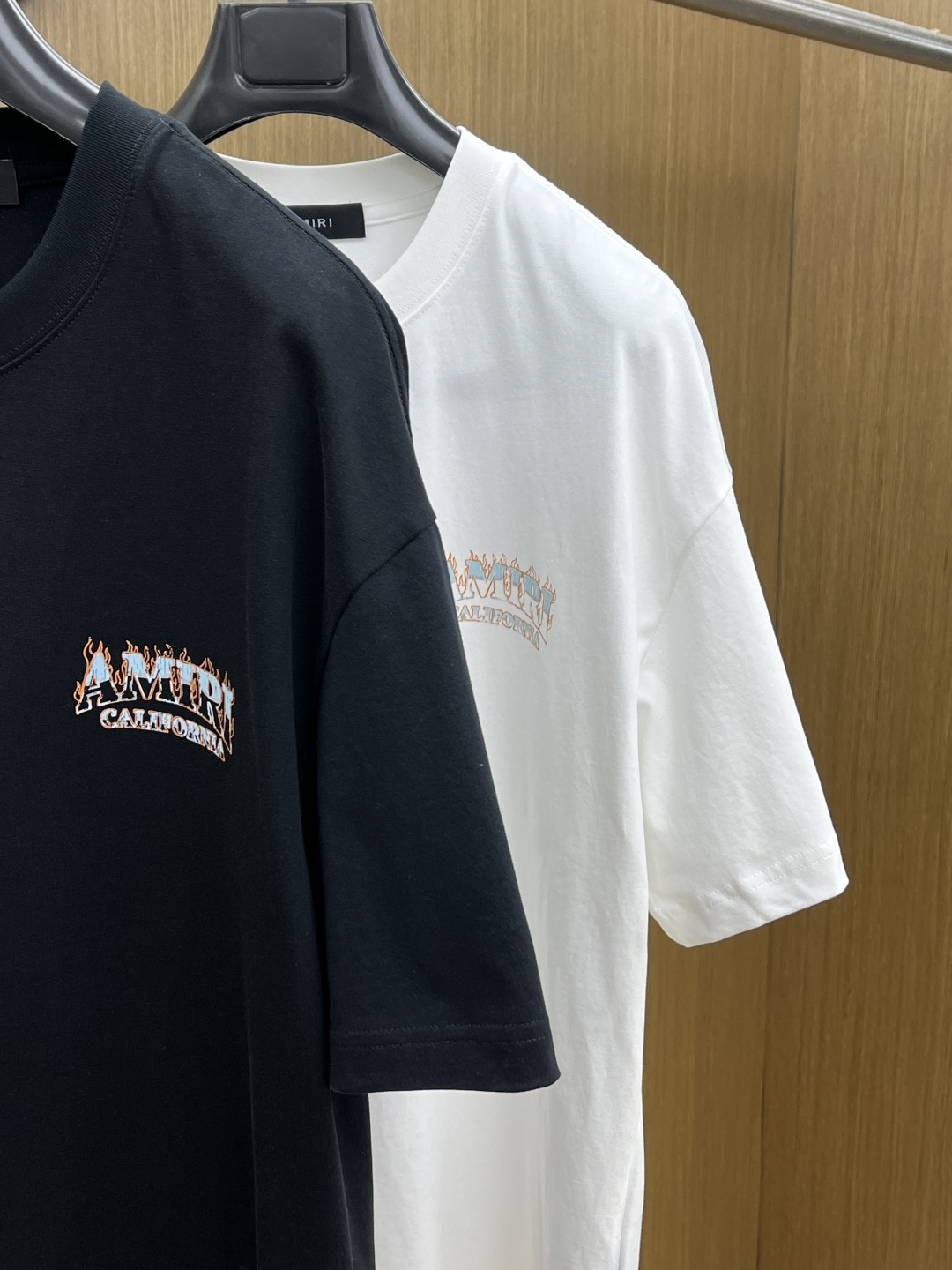 早春 AMIRI 🔥🔥春夏新款简约字母印花短袖 双纱纯棉面料 多元化搭配 是眼下时尚前沿的创新趋势 复古