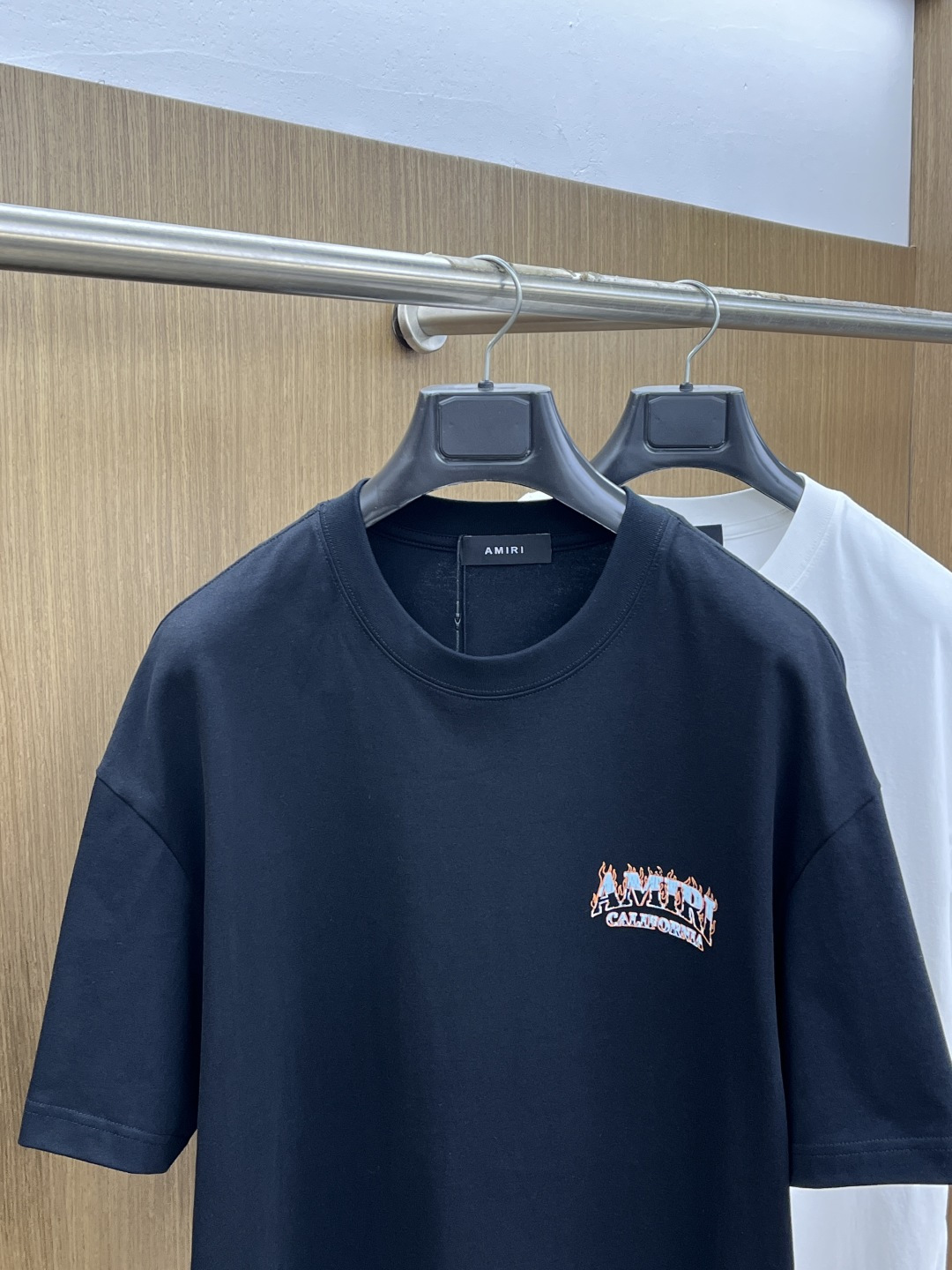 早春 AMIRI 🔥🔥春夏新款简约字母印花短袖 双纱纯棉面料 多元化搭配 是眼下时尚前沿的创新趋势 复古