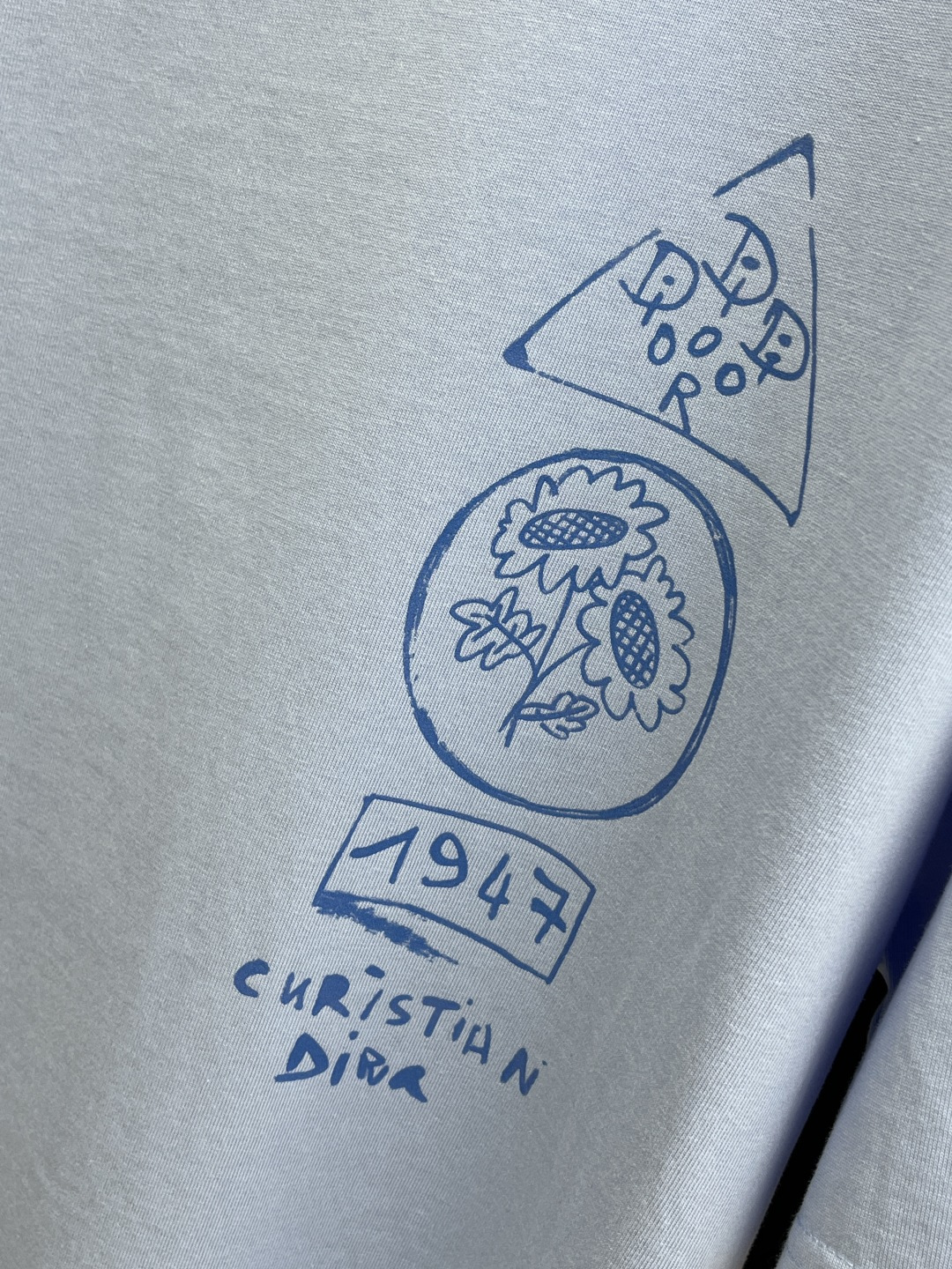 早春 CD 🔥🔥春夏新款简约字母印花短袖 双纱纯棉面料 多元化搭配 是眼下时尚前沿的创新趋势 复古与现代