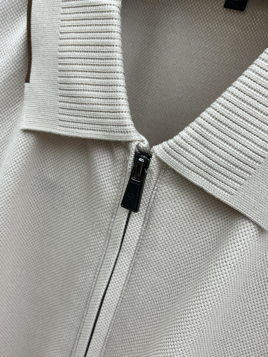 早春 Loro Piana🔥🔥早春新款男士标识短袖Polo衫，延续经典商务休闲翻领POLO恤.该款Pol