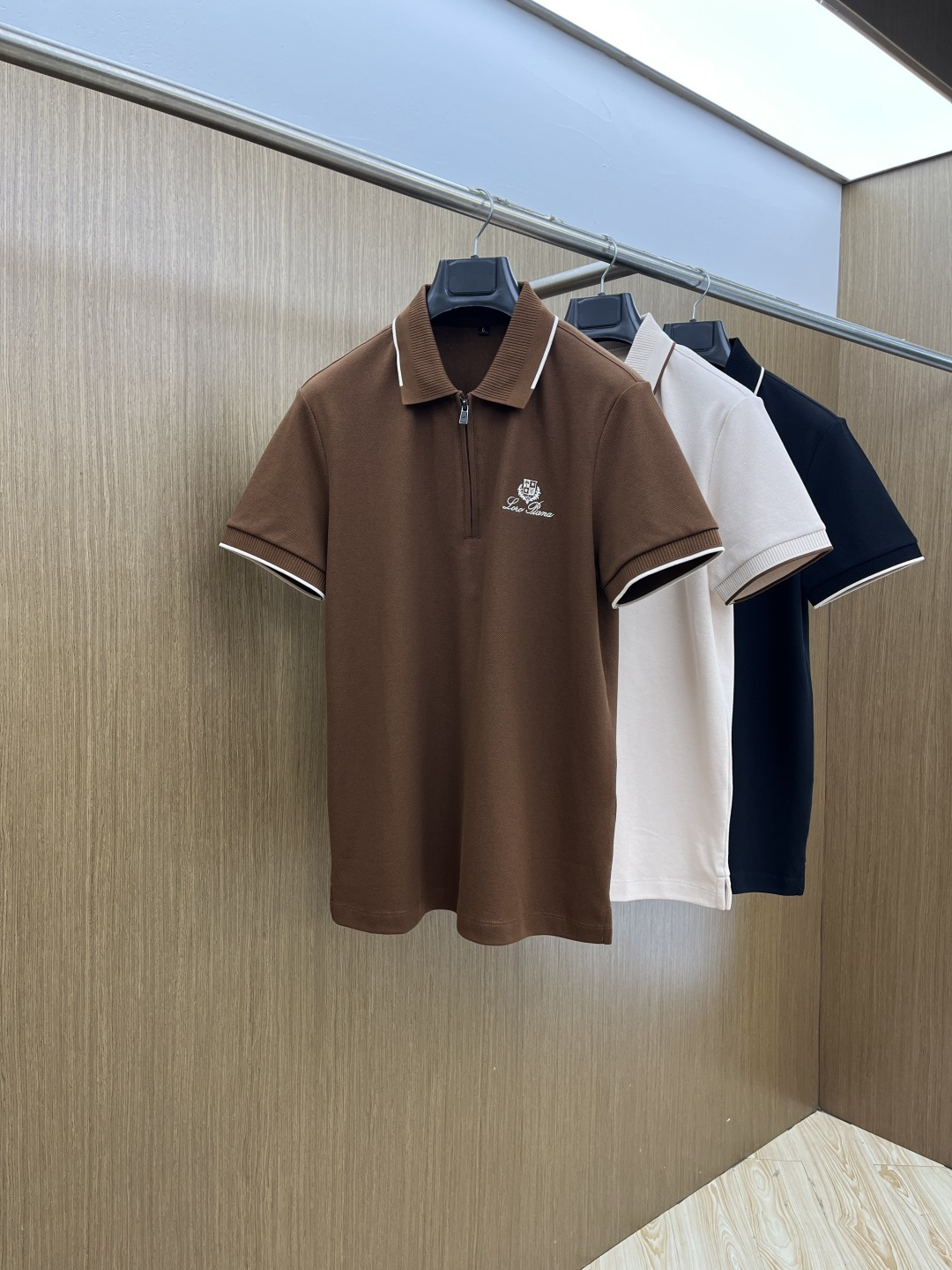 早春 Loro Piana 🔥🔥早春新款男士标识短袖Polo衫，延续经典商务休闲翻领POLO恤.该款Po