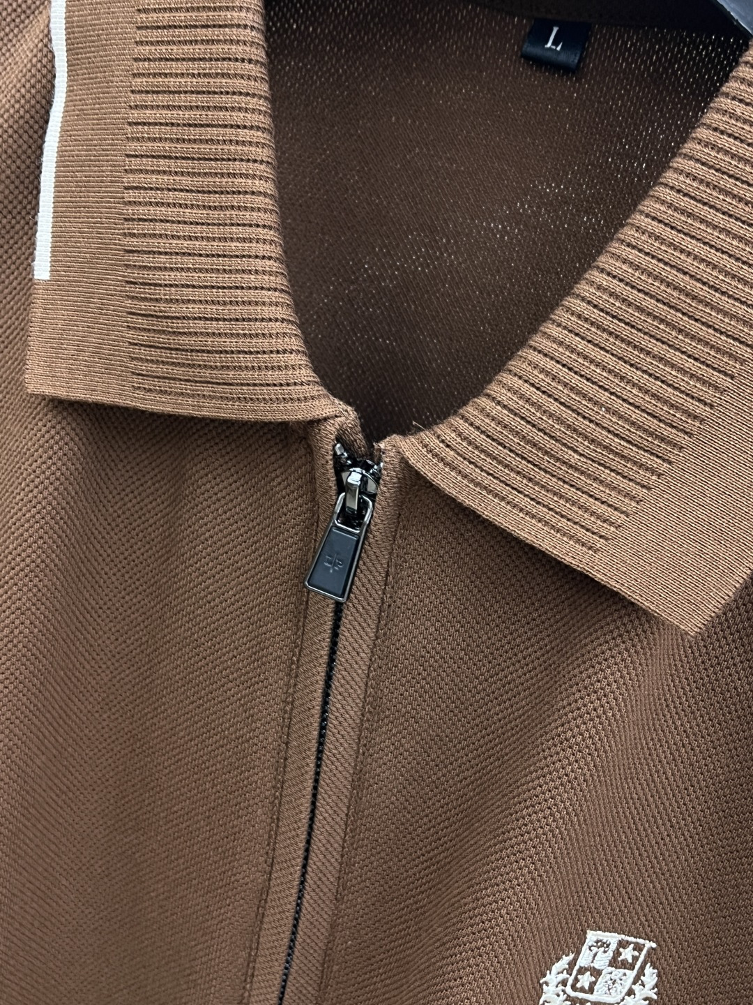 早春 Loro Piana 🔥🔥早春新款男士标识短袖Polo衫，延续经典商务休闲翻领POLO恤.该款Po