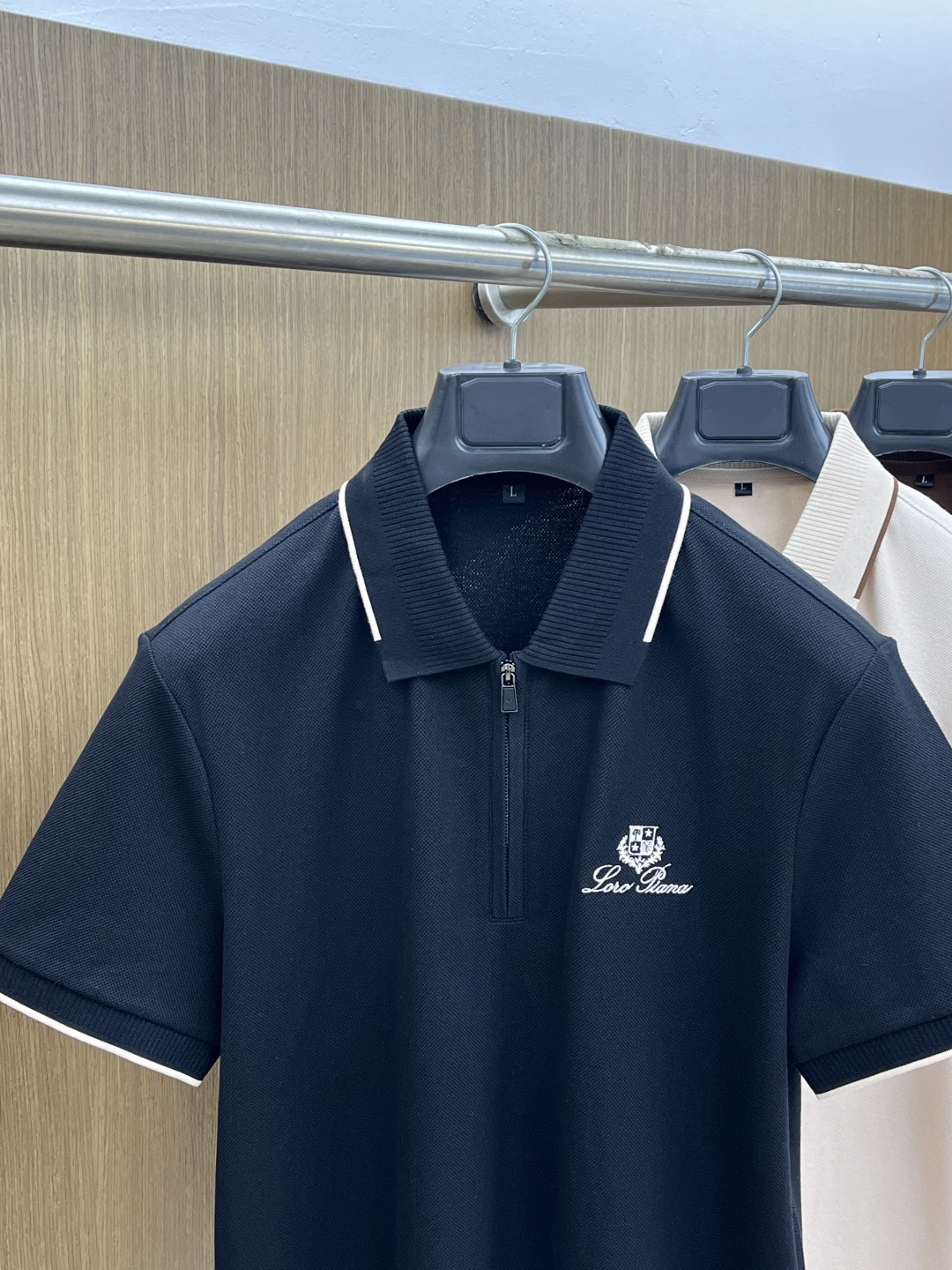 早春 Loro Piana 🔥🔥早春新款男士标识短袖Polo衫，延续经典商务休闲翻领POLO恤.该款Po