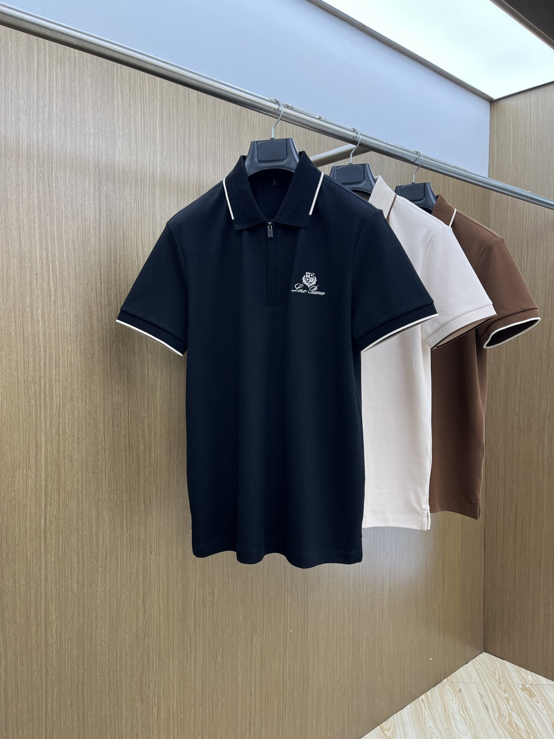 早春 Loro Piana 🔥🔥早春新款男士标识短袖Polo衫，延续经典商务休闲翻领POLO恤.该款Po