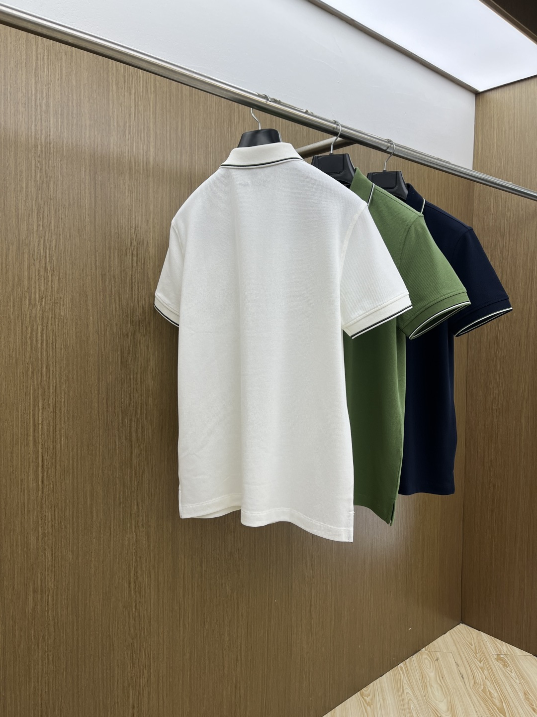 早春 Laco 🔥🔥早春新款男士标识短袖Polo衫，延续经典商务休闲翻领POLO恤.该款Polo衫采用丝