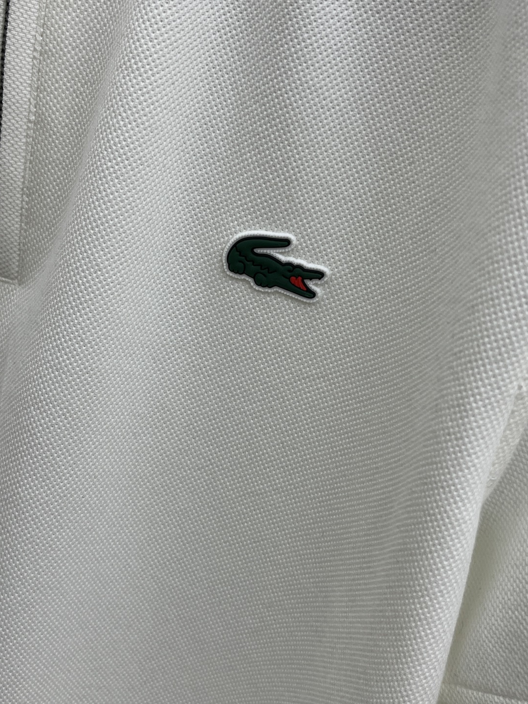 早春 Laco 🔥🔥早春新款男士标识短袖Polo衫，延续经典商务休闲翻领POLO恤.该款Polo衫采用丝