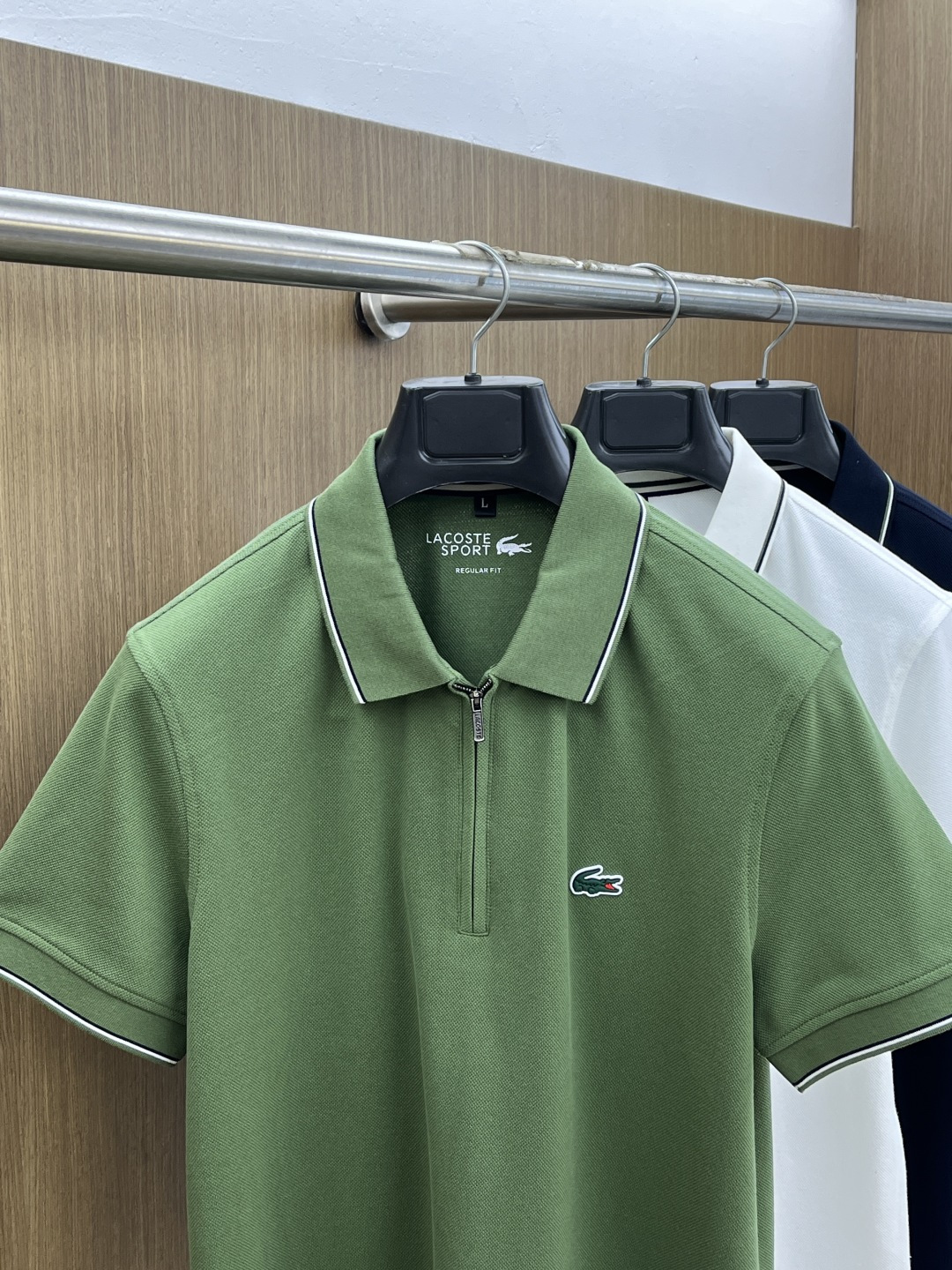 早春 LACO 🔥🔥早春新款男士标识短袖Polo衫，延续经典商务休闲翻领POLO恤.该款Polo衫采用丝