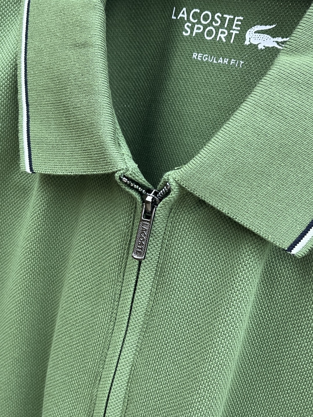 早春 LACO 🔥🔥早春新款男士标识短袖Polo衫，延续经典商务休闲翻领POLO恤.该款Polo衫采用丝