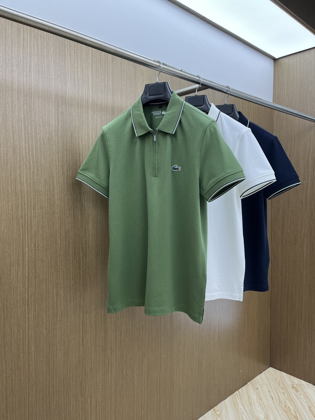 早春 LACO 🔥🔥早春新款男士标识短袖Polo衫，延续经典商务休闲翻领POLO恤.该款Polo衫采用丝