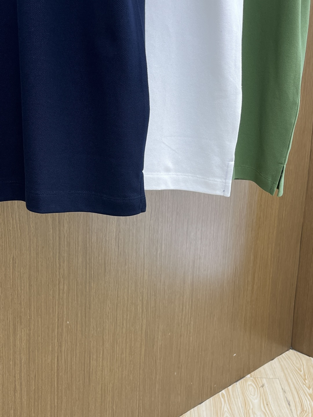 早春 Laco 🔥🔥早春新款男士标识短袖Polo衫，延续经典商务休闲翻领POLO恤.该款Polo衫采用丝