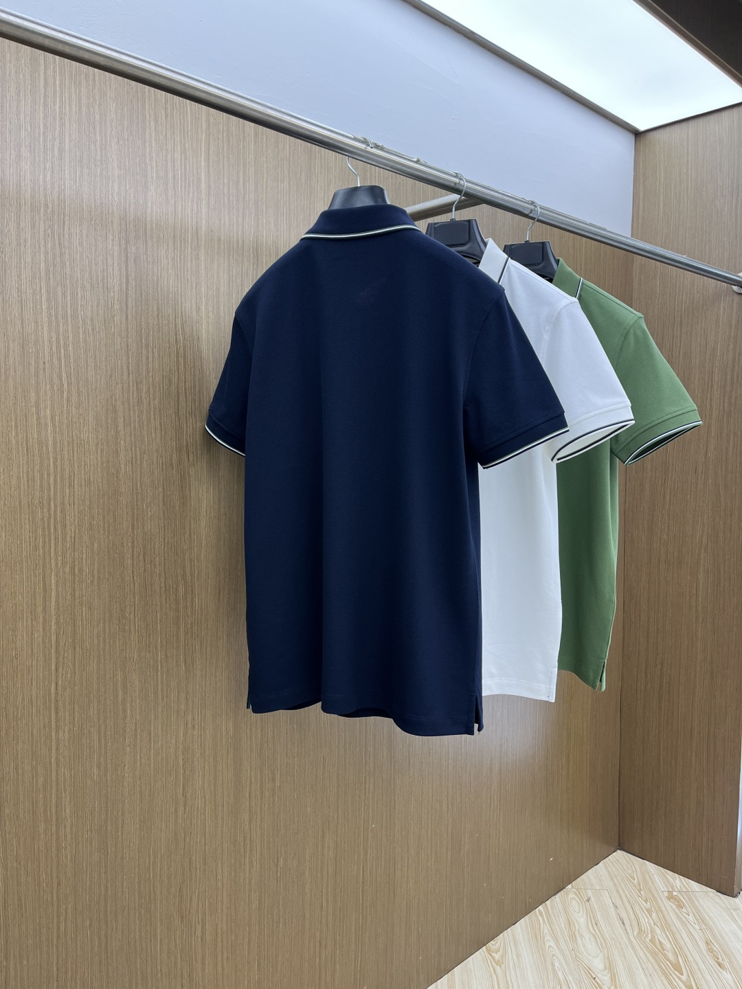 早春 Laco 🔥🔥早春新款男士标识短袖Polo衫，延续经典商务休闲翻领POLO恤.该款Polo衫采用丝