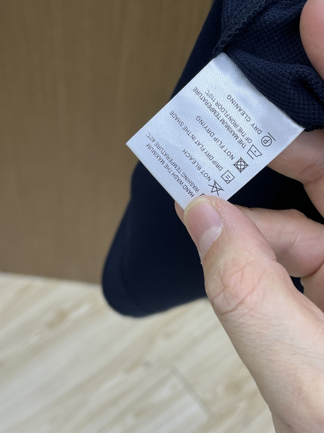 早春 Laco 🔥🔥早春新款男士标识短袖Polo衫，延续经典商务休闲翻领POLO恤.该款Polo衫采用丝