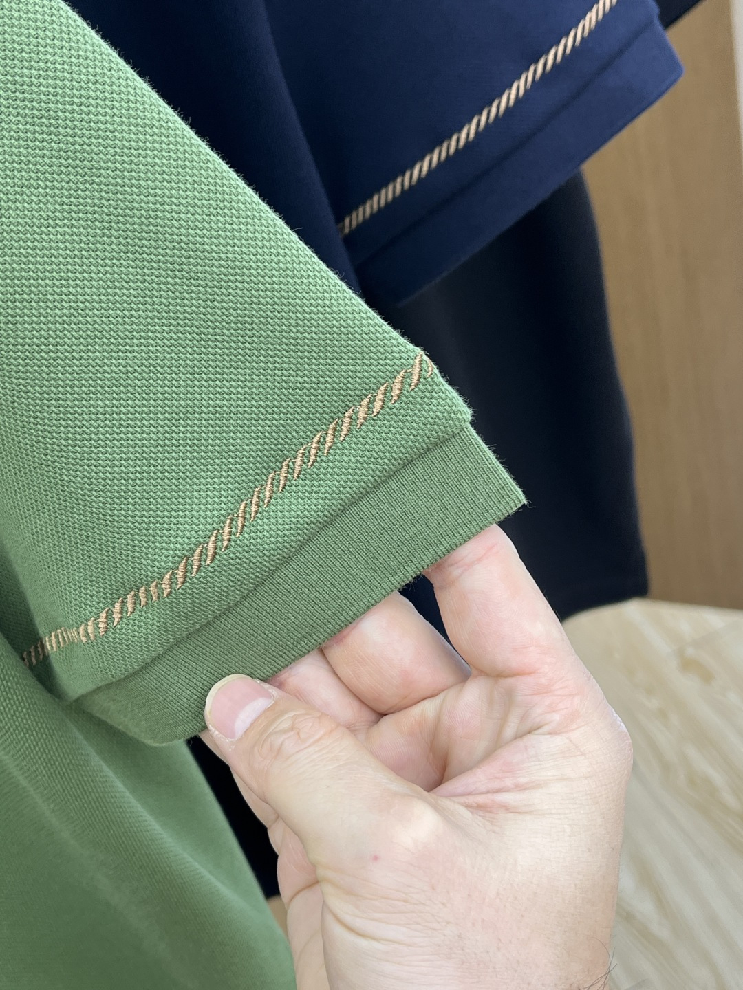 早春 BBR 🔥🔥早春新款男士标识短袖Polo衫，延续经典商务休闲翻领POLO恤.该款Polo衫采用丝光