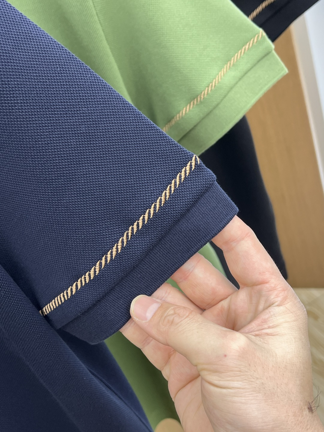 早春 BBR 🔥🔥早春新款男士标识短袖Polo衫，延续经典商务休闲翻领POLO恤.该款Polo衫采用丝光