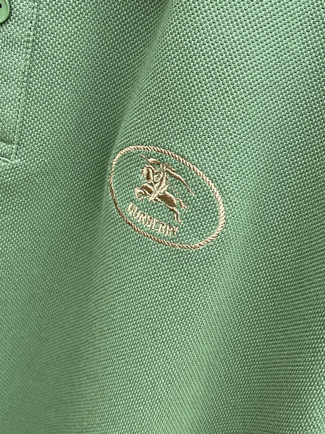 早春 BBR 🔥🔥早春新款男士标识短袖Polo衫，延续经典商务休闲翻领POLO恤.该款Polo衫采用丝光