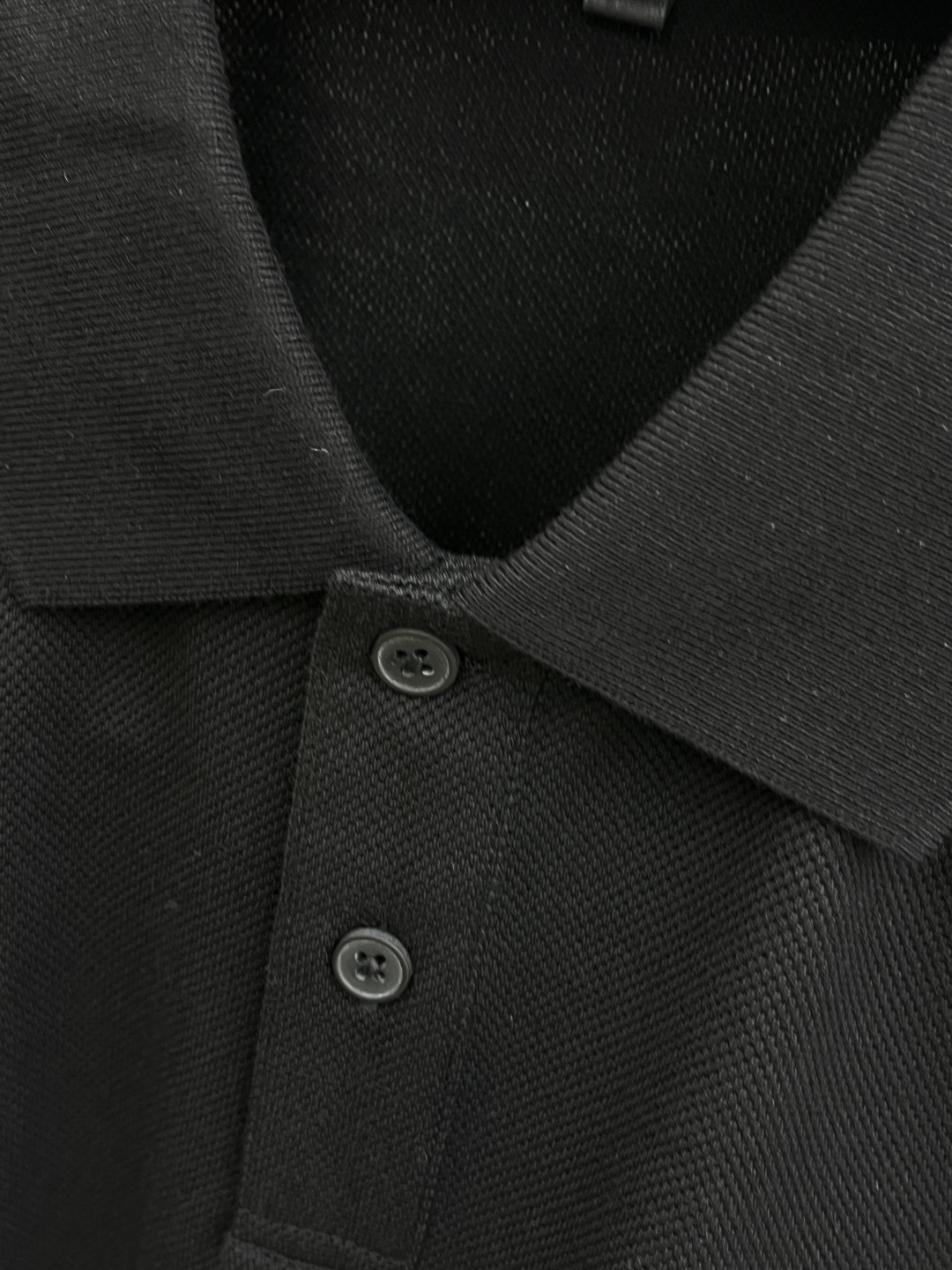 早春 BBR 🔥🔥早春新款男士标识短袖Polo衫，延续经典商务休闲翻领POLO恤.该款Polo衫采用丝光