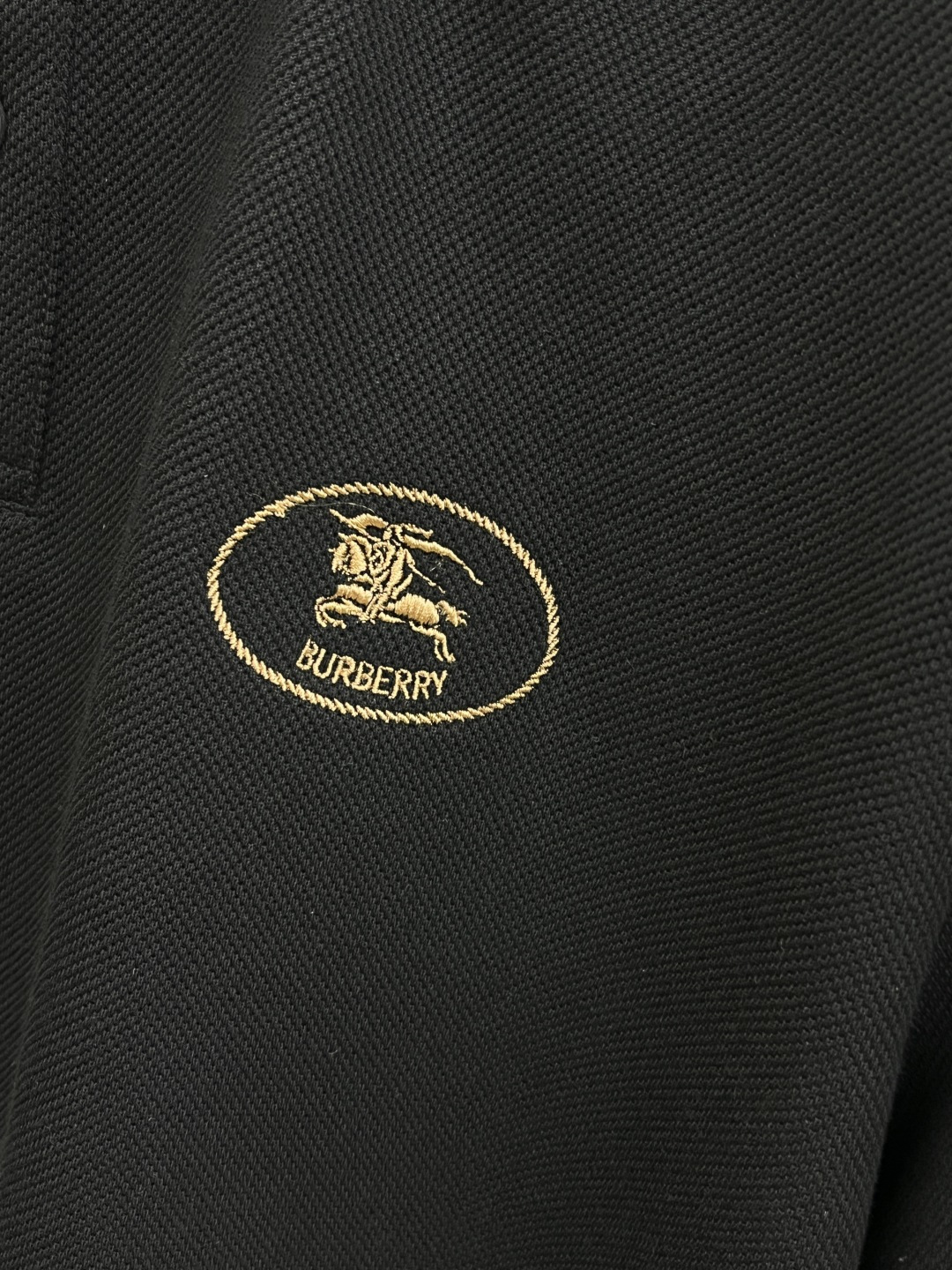 早春 BBR 🔥🔥早春新款男士标识短袖Polo衫，延续经典商务休闲翻领POLO恤.该款Polo衫采用丝光