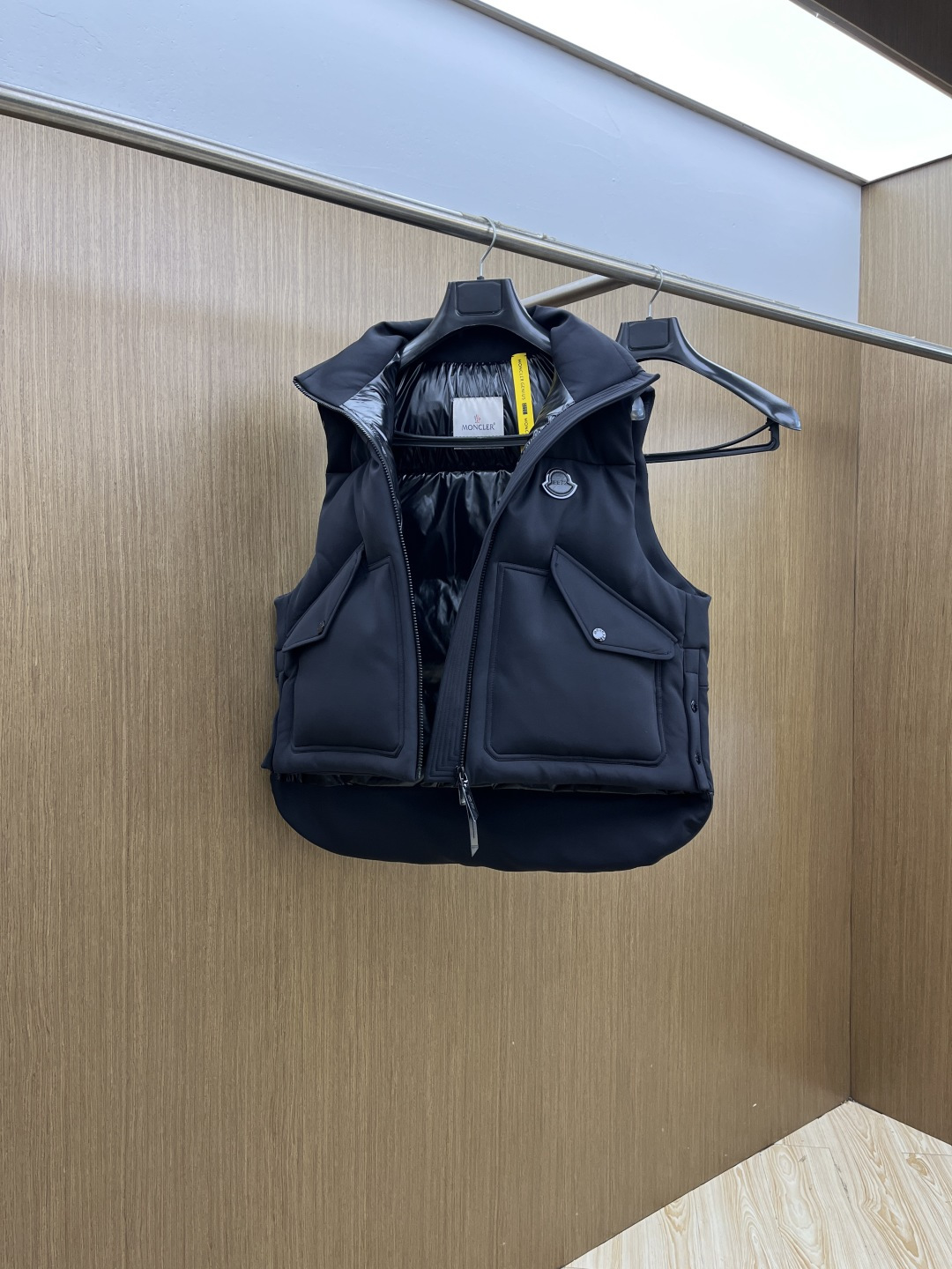 秋冬羽绒 🆕蒙口 Moncler x EE72 by Edward Enninful Otis羽绒背心马