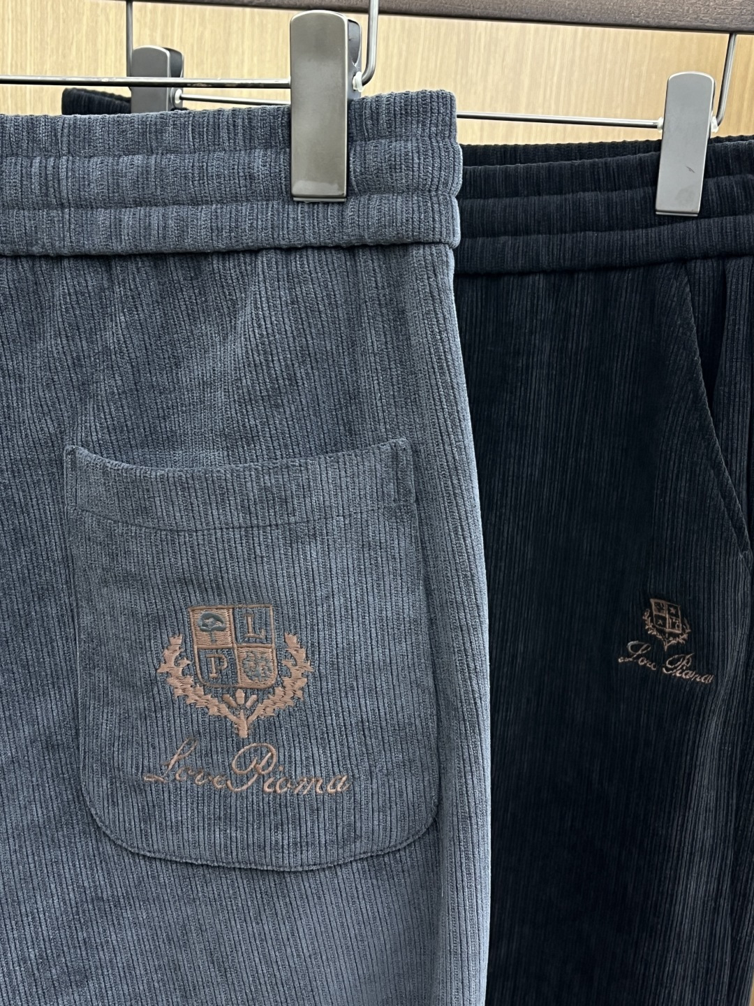 秋冬 lP🆕 🔥🔥秋冬超火休闲裤，选用欧洲进口面料，柔软舒适有质感，原版五金配件，非常炫酷，细节处理精致