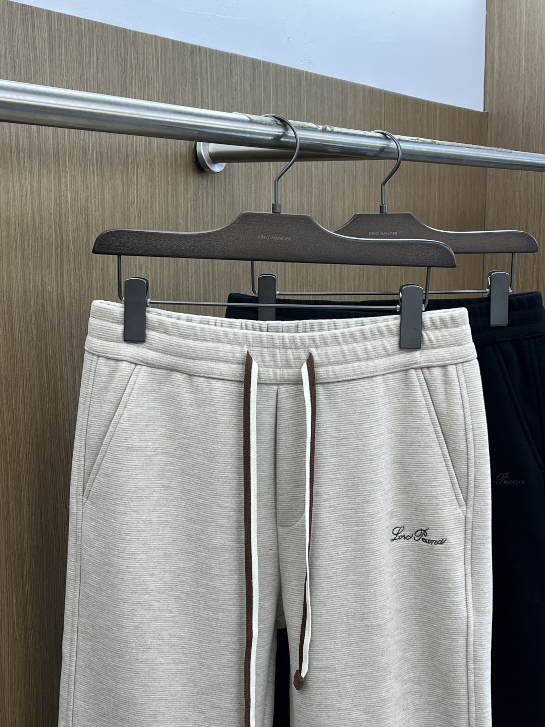 秋冬 lP🆕 🔥🔥秋冬超火休闲裤，选用欧洲进口面料，柔软舒适有质感，原版五金配件，非常炫酷，细节处理精致