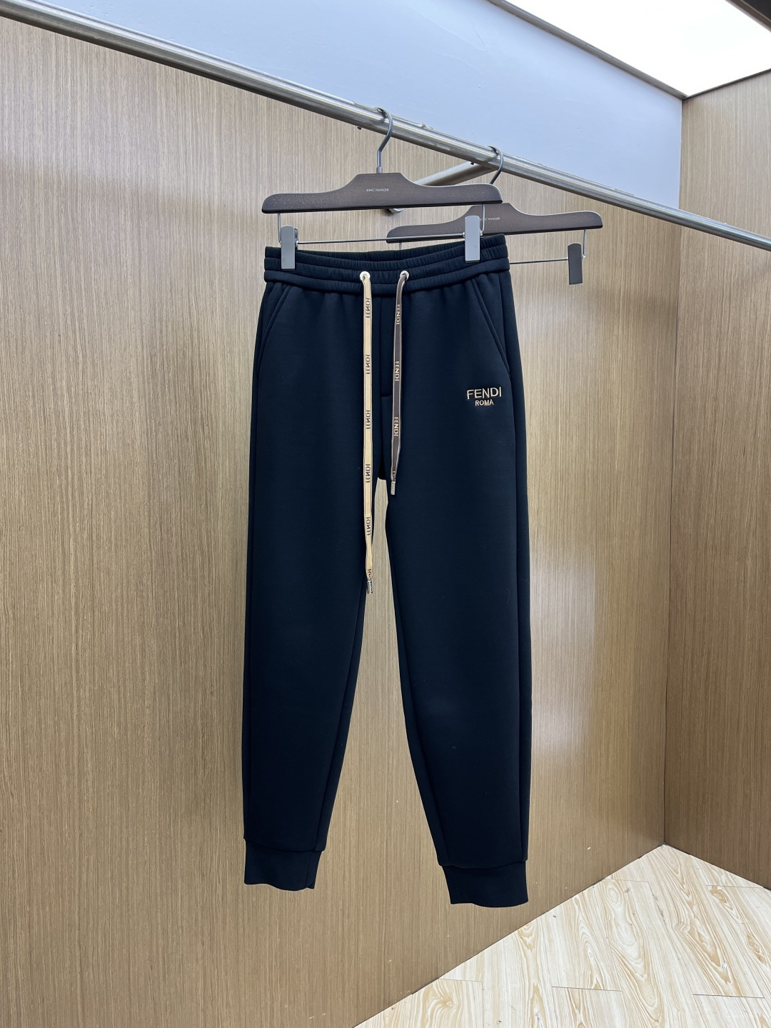 秋冬 FD 🔥🔥加绒款 2025秋冬超火休闲裤，选用欧洲进口面料，柔软舒适有质感，原版五金配件，非常炫酷