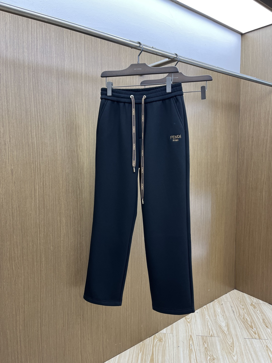 秋冬 FD 🔥🔥加绒款 2025秋冬超火休闲裤，选用欧洲进口面料，柔软舒适有质感，原版五金配件，非常炫酷