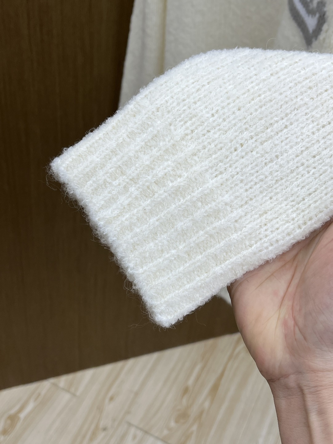 Louis Vitton 经典LV立体提花logo，视觉冲击感拉满，奢牌辨识度一眼即知面料质感：软糯雪尼