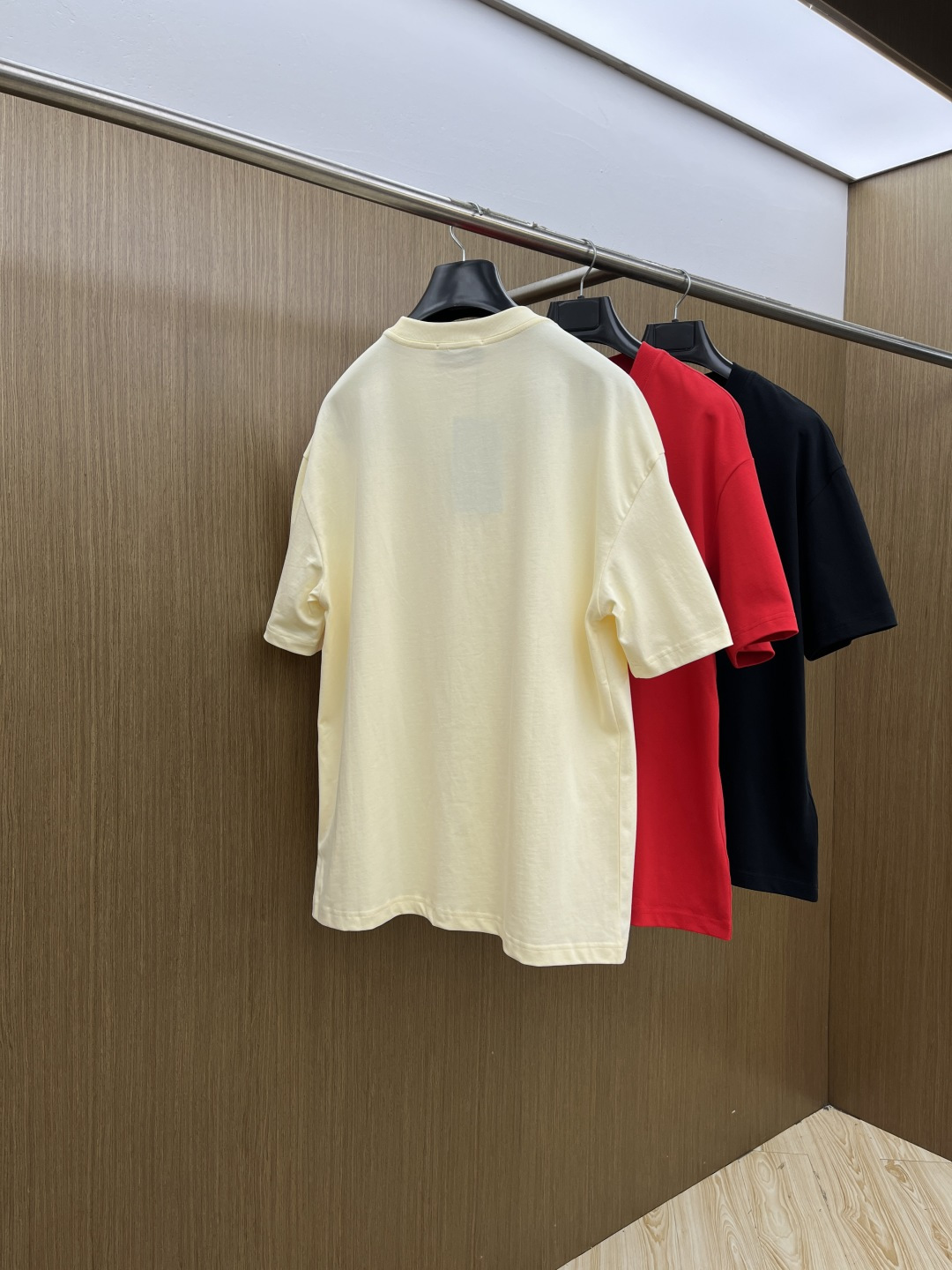 早春 GUC 🔥🔥春夏新款简约字母印花短袖 双纱纯棉面料 多元化搭配 是眼下时尚前沿的创新趋势 复古与现