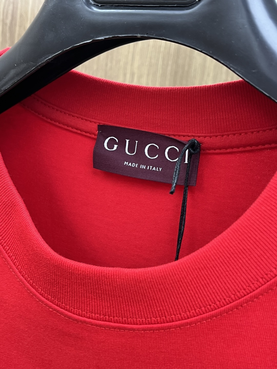 早春 Guc 🔥🔥春夏新款简约字母印花短袖 双纱纯棉面料 多元化搭配 是眼下时尚前沿的创新趋势 复古与现