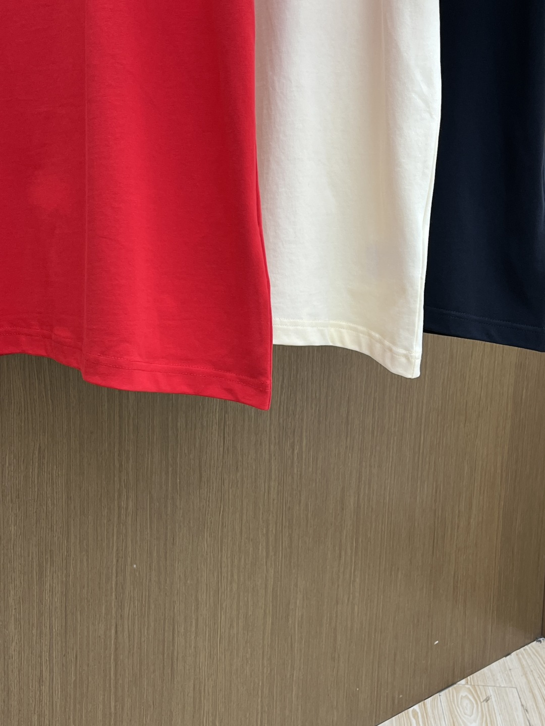 早春 Guc 🔥🔥春夏新款简约字母印花短袖 双纱纯棉面料 多元化搭配 是眼下时尚前沿的创新趋势 复古与现