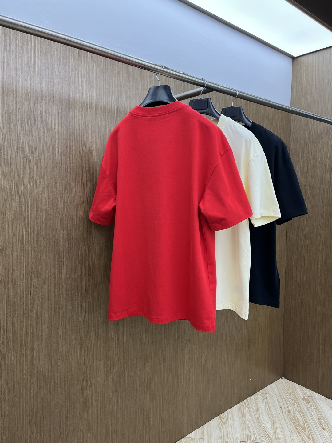 早春 Guc 🔥🔥春夏新款简约字母印花短袖 双纱纯棉面料 多元化搭配 是眼下时尚前沿的创新趋势 复古与现