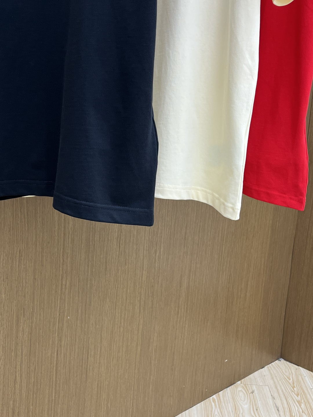 早春 Guc 🔥🔥春夏新款简约字母印花短袖 双纱纯棉面料 多元化搭配 是眼下时尚前沿的创新趋势 复古与现