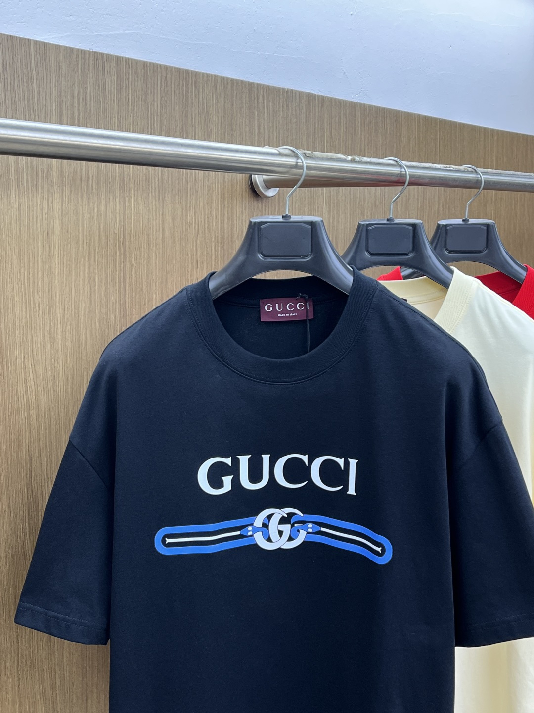 早春 Guc 🔥🔥春夏新款简约字母印花短袖 双纱纯棉面料 多元化搭配 是眼下时尚前沿的创新趋势 复古与现