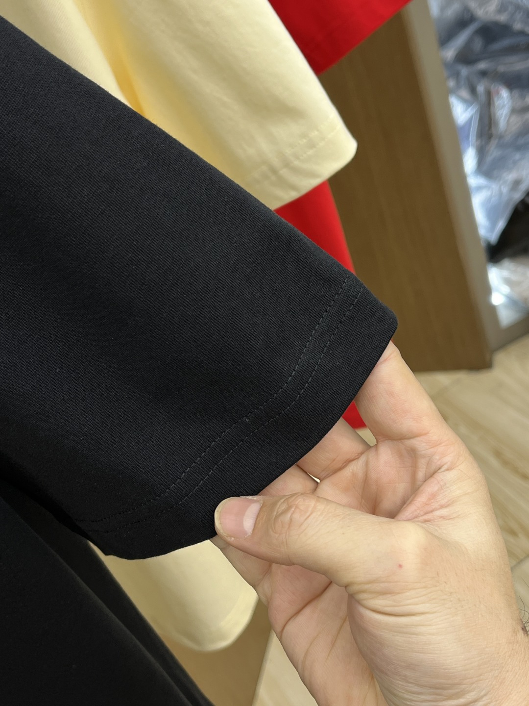 早春 Guc 🔥🔥春夏新款简约字母印花短袖 双纱纯棉面料 多元化搭配 是眼下时尚前沿的创新趋势 复古与现