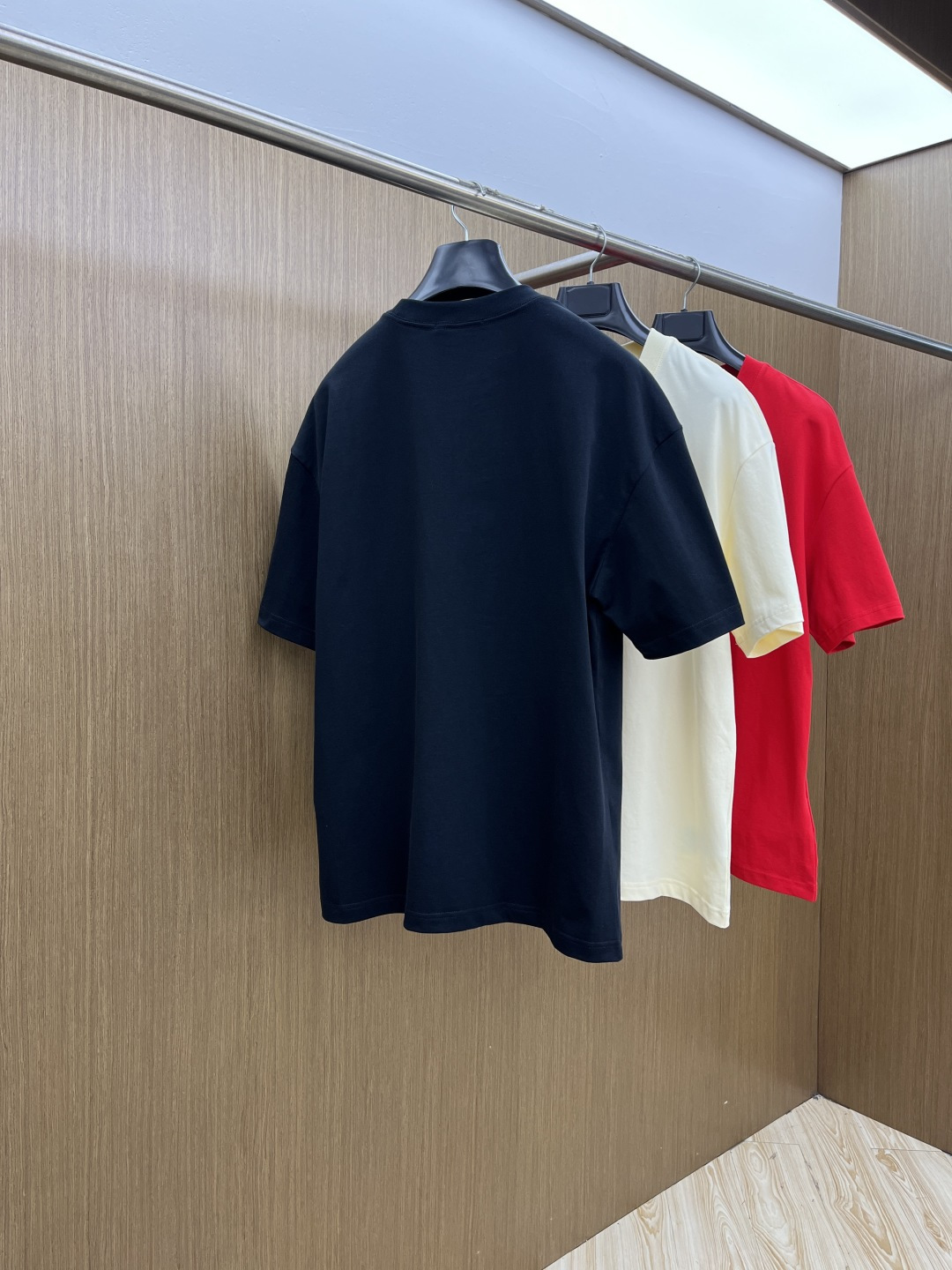 早春 Guc 🔥🔥春夏新款简约字母印花短袖 双纱纯棉面料 多元化搭配 是眼下时尚前沿的创新趋势 复古与现