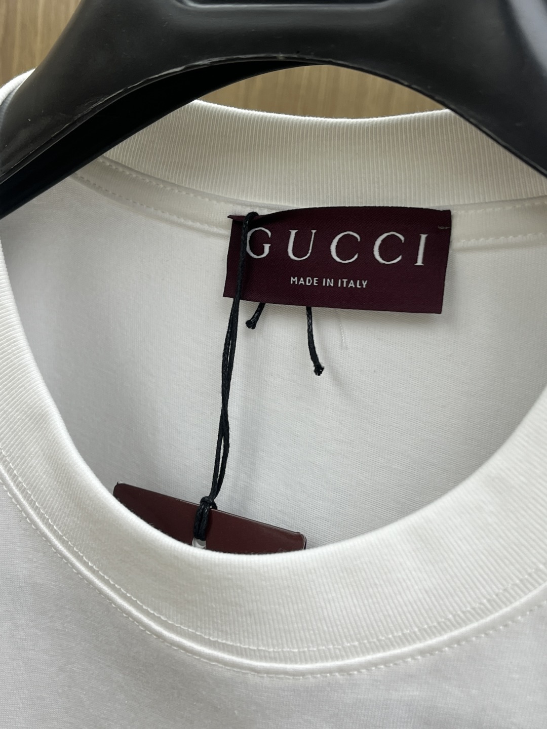 早春 Guc 🔥🔥春夏新款简约字母印花短袖 双纱纯棉面料 多元化搭配 是眼下时尚前沿的创新趋势 复古与现